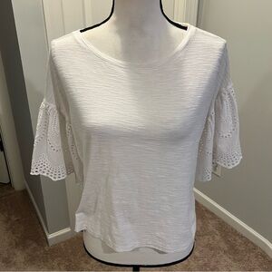 VINCE CAMUTO WHITE EYELET TOP XS
NWT
Vince Camuto NWOT